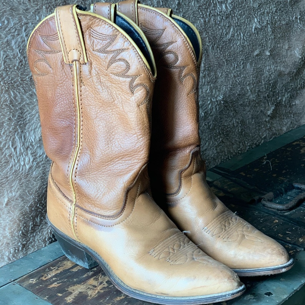 CLEARANCE:  Laredo Women’s Cowboy Boots | Tan | Size 6.5
